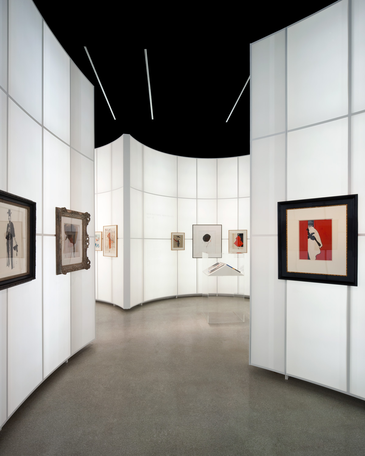 Drawing Fashion at the Design Museum